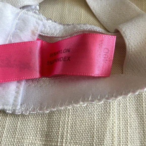 NEW WHITE LACE BRA WITH WIRES - Picture 3 of 3